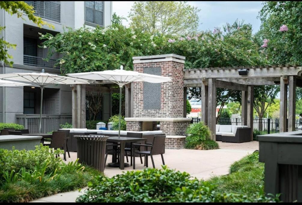 휴스턴 Chic Retreat-Walk To Nrg-Pool 아파트 외부 사진
